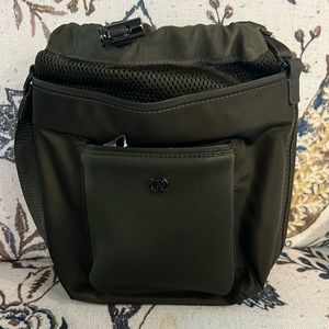 Lulu lemon excellent used condition cross body bucket bag. Used only once